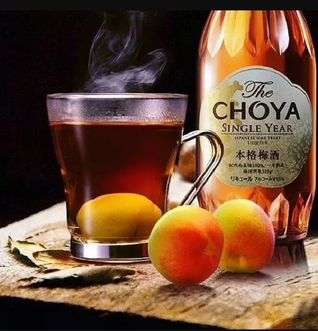 Rượu mơ Nhật uống với nước nóng