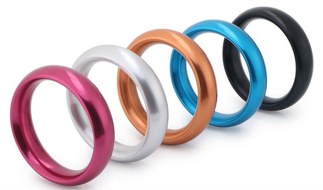 Vòng được làm từ chất liệu kim loại