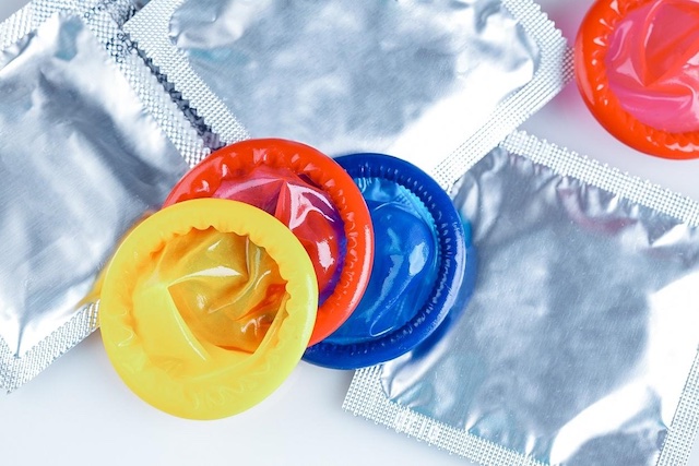 Sử dụng bao cao su chống xuất tinh sớm vào lúc nào?